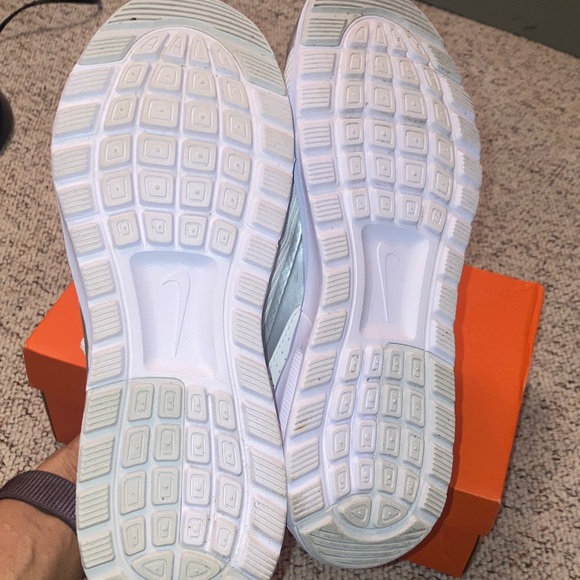 WORN ONCE! Nike Air Max Nuaxis… white and silver - Picture 8 of 8